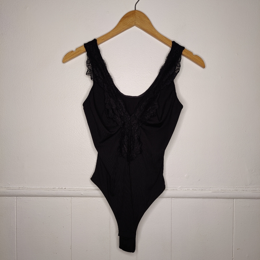 Women's Black Deep V-Neck Lace Bodysuit Size Small